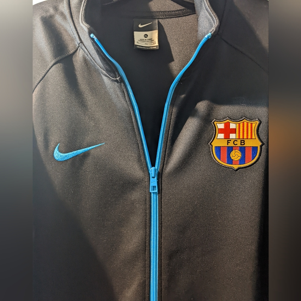 Nike Black T-Shirt - Picture 2 of 5